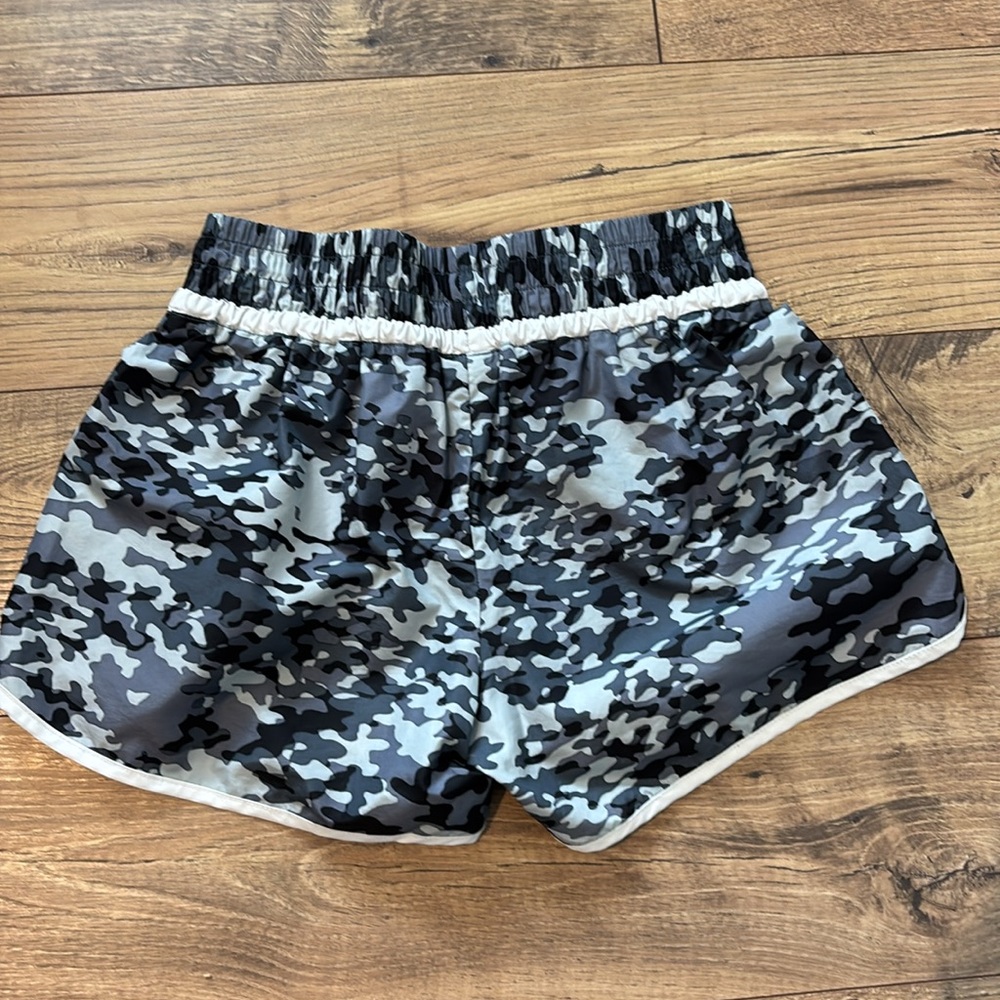 Women's Camo Print Shorts - Picture 4 of 5